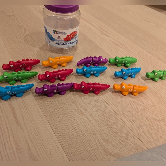 Learning Alligator Letter Set - Picture 9 of 11